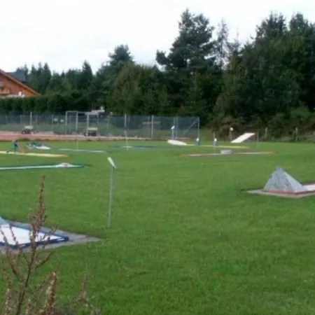 Eifelhaeuschen Am Waldrand * 布兰肯海姆