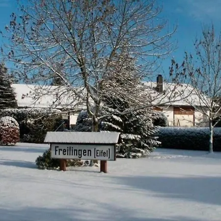 Eifelhaeuschen Am Waldrand